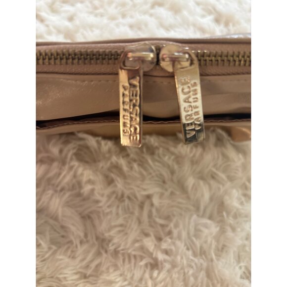 Versace Parfums Gold-Tone Cosmetic Bag With Zippered Closure & Front Pocket Reac - Picture 5 of 12